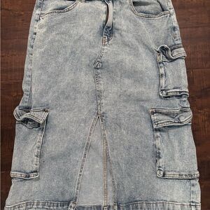 Wild Fable Acid wash Denim Cargo Skirt with Pockets below knee Barely Worn